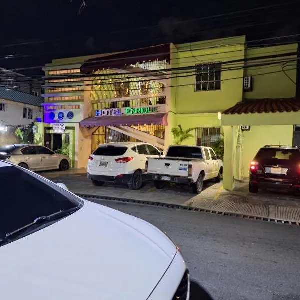 Hotel Enrique Gazcue Bed Breakfast and Parking, hotel in Santo Domingo