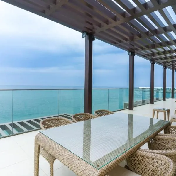 Three Bedrooms Apartment at Address Residence Fujairah by Solo Realty, hotelli kohteessa Fujairah