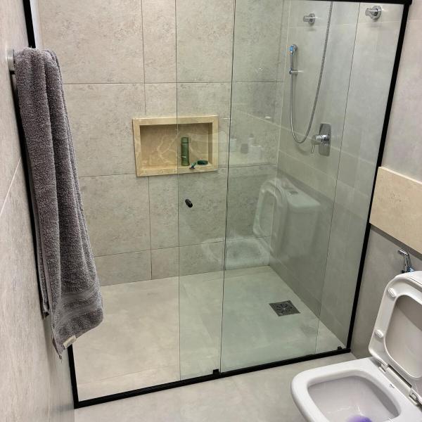Casa com piscina, 3 suítes, 5 banheiros, área de lazer com churrasqueira, alto padrão, 500 metros do autódromo de Goiânia - Foto 3