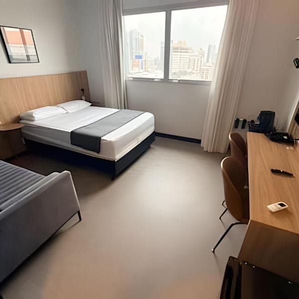 Stay Inn vista livre, piscina e ao lado da praia
