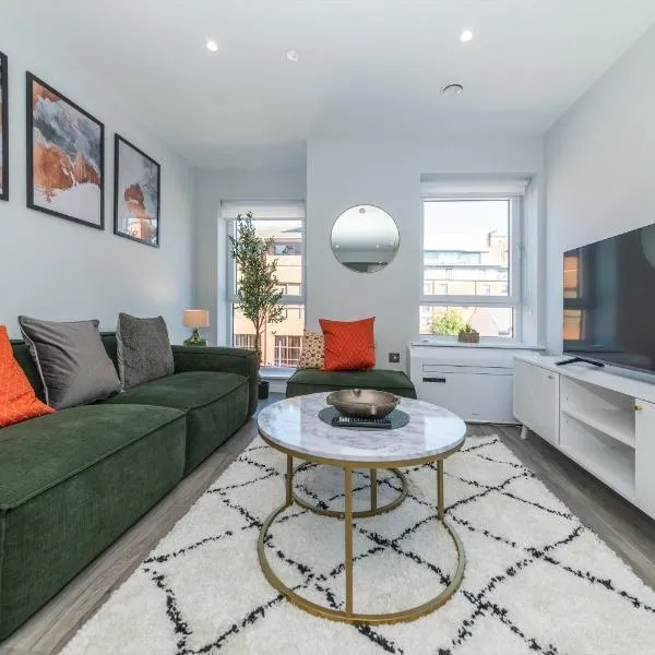 Brand New Flat with AC 5-Min Walk to Town Centre - Pass the Keys, hotel en Reading