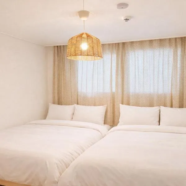 CREAM CHACHA STAY 5min Flat Walk to Hongdae Station 2BR 3Beds, hotel di Seoul