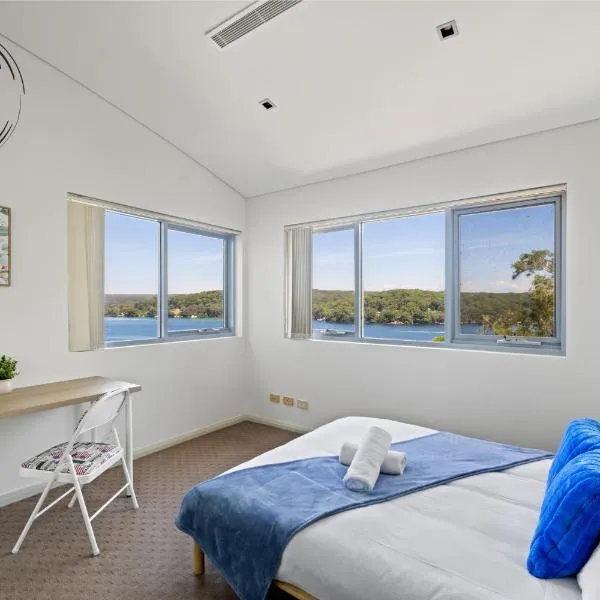 Luxe Waterview Double Room in Caringbah South - Ideal for Relaxation - Shared Bathroom, hotel di Lilli Pilli