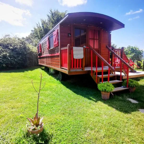 La Roulotte du Cagire - 4 pers - Pyrénées, hotel u gradu Villeneuve-de-Rivière