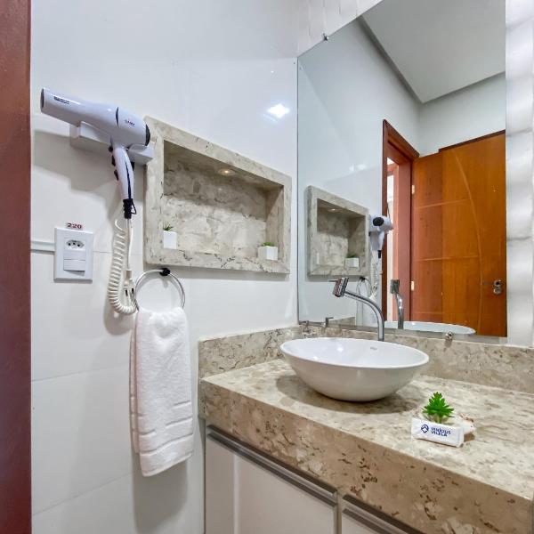 Casa Duplex 2 quartos com ar condicionado, sala, cozinha completa e internet privativa, a 80m metros da Praia de Taperapuã. Residencial Vila dos Diamantes, condomínio com piscina, 1 vaga de garagem e área gourmet - Foto 3