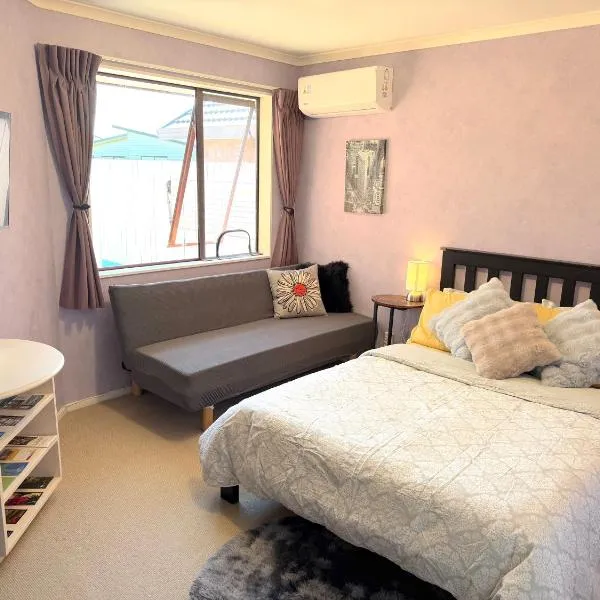 Cozy private little house, hotel v mestu Palmerston North