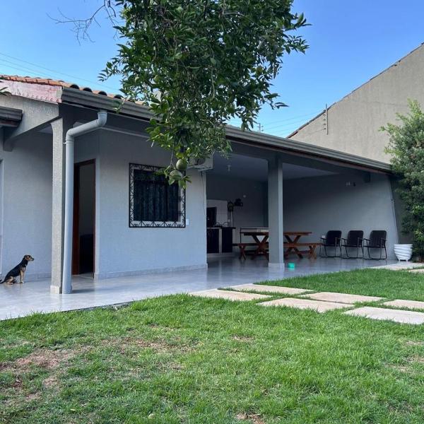 Quarto com area de descanso