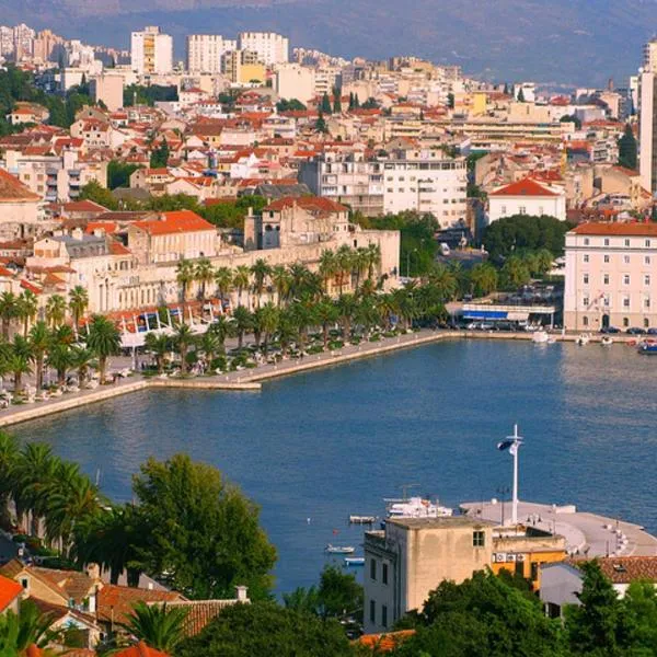B&B Guest House "Be Happy"-parking,breakfast Center, hotel in Split