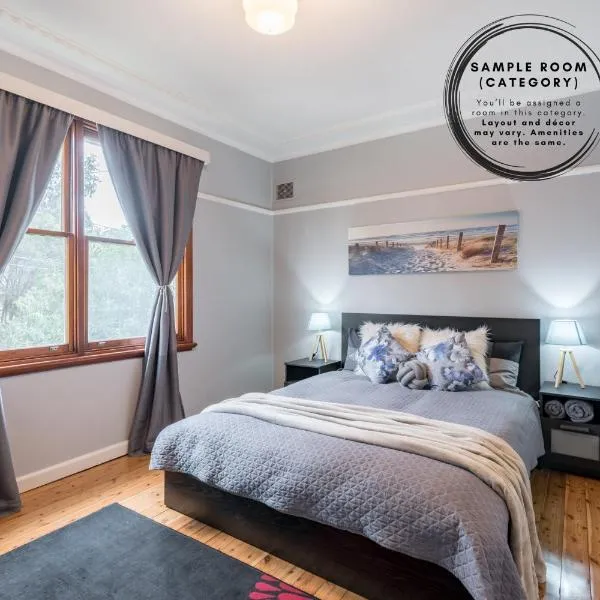 Boutique Double Room in Carramar - Close to Station & Shops - Shared Bathroom, hotel in Villawood