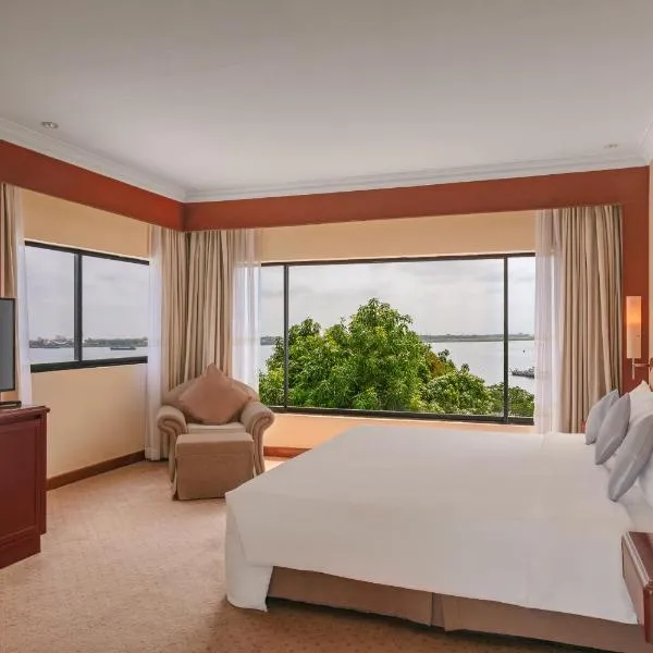 Phnom Penh में, होटल Hotel Cambodiana