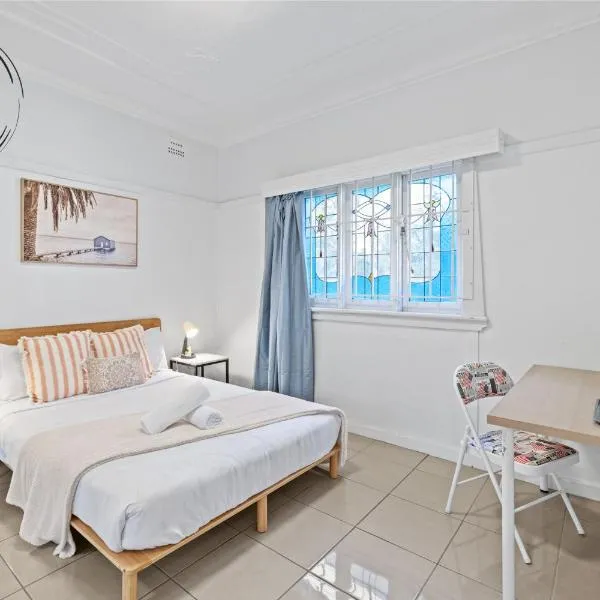 Boutique Double Room - Centrally Located at Granville - Shared Bathroom, hotel in Sydney
