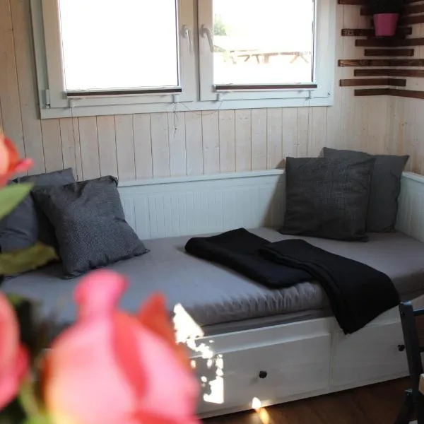 KE-Tiny Siedlung mit Sauna Haus Charlie, Hotel in Oerlenbach