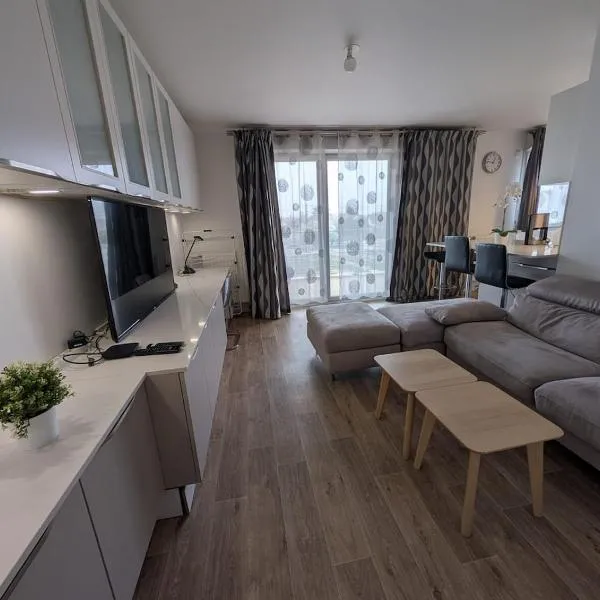 Furnished two-bedroom apartment near Conflans-St-Honorine train station, hotell i Conflans-Sainte-Honorine
