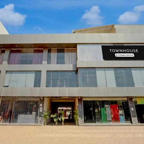 Super Townhouse Neotown Crossway Formerly Lakewood Gardenia – hotel w mieście Bengaluru