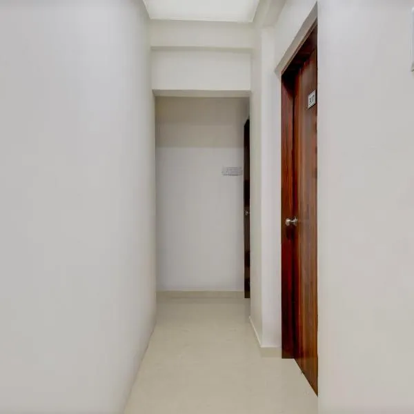 Super Townhouse Pimple Nilakh Pune, hotel em Dāpuri