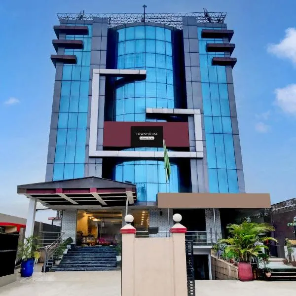 Super Townhouse Hatigaon Near Medicity Formerly Hotel Grand Majesty โรงแรมในกูวาฮาติ