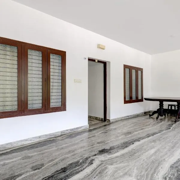 Super Hotel O Kazhakoottam Near AL SAJ Convention Centre – hotel w mieście Thiruvananthapuram