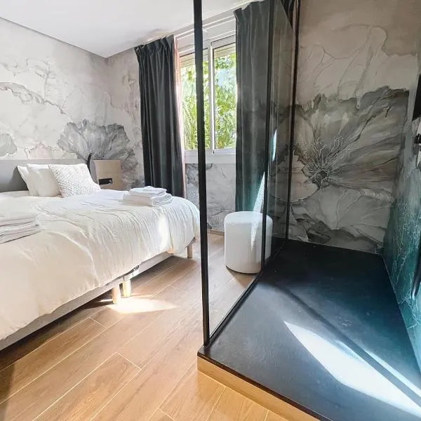 Suite Romantique Premium à 50m de la plage, готель у місті Кане-ан-Руссійон