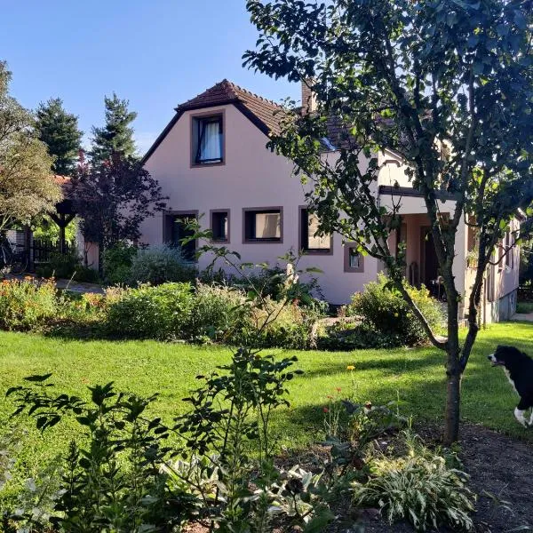 Hidden Gem Villa & Gated Parking, hotel in Český Krumlov