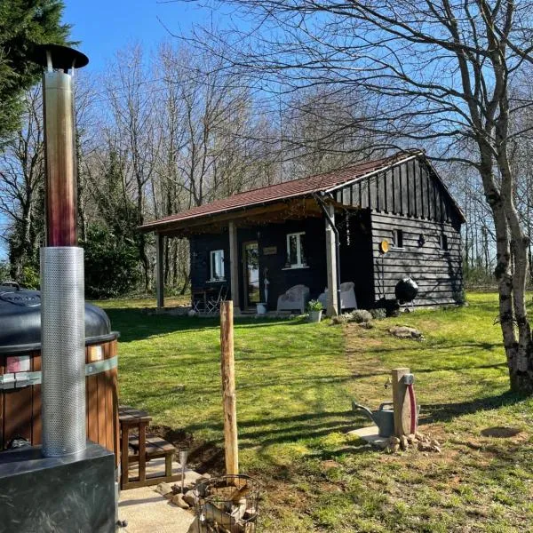 Gite La Chouette met hottub, hotel a Beyssac