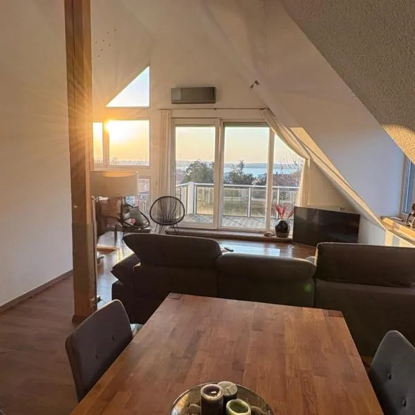 sonnige Ferienwohnung mit Seeblick, hotel em Markkleeberg