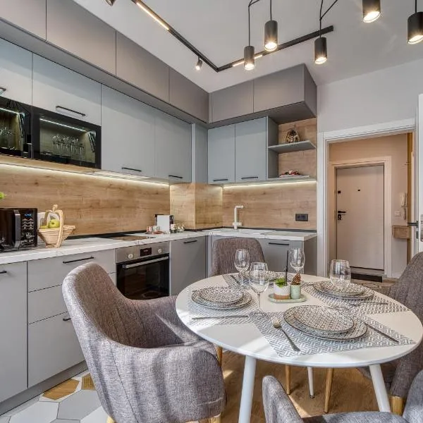 Desire Luxury Apartment with Private Garage in Central Varna, hotel in Varna City