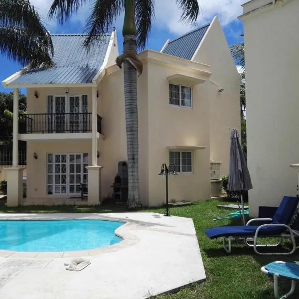 Maison familiale confortable proche de la plage, hotel a Pereybere