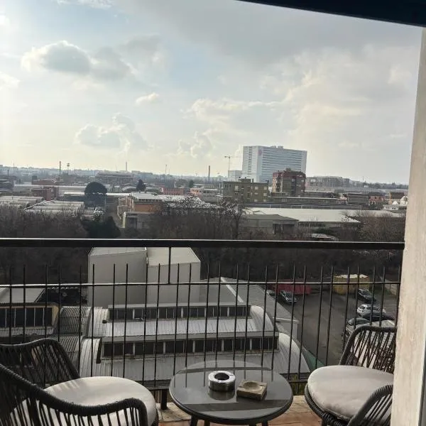 Modern Apartment - MIND District, Fiera Milano Rho, hotelli kohteessa Baranzate