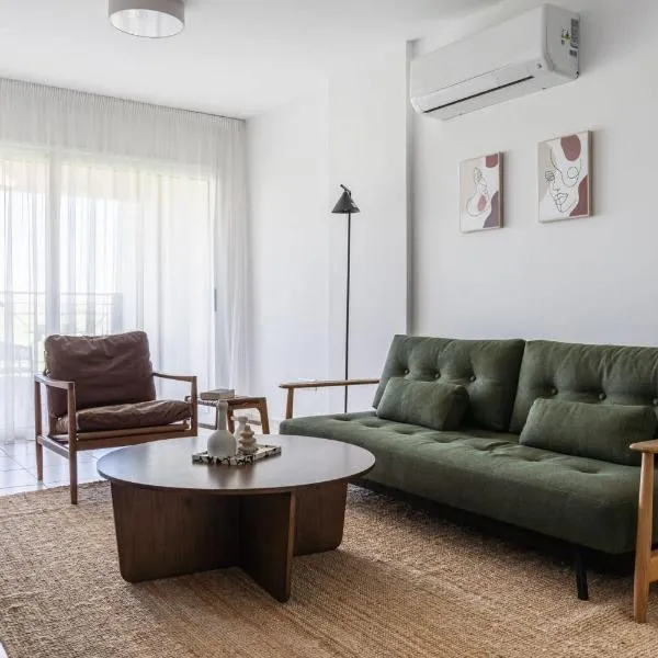 Penthouse Apartment with Amazing View in Kiti, готель у місті Kiti