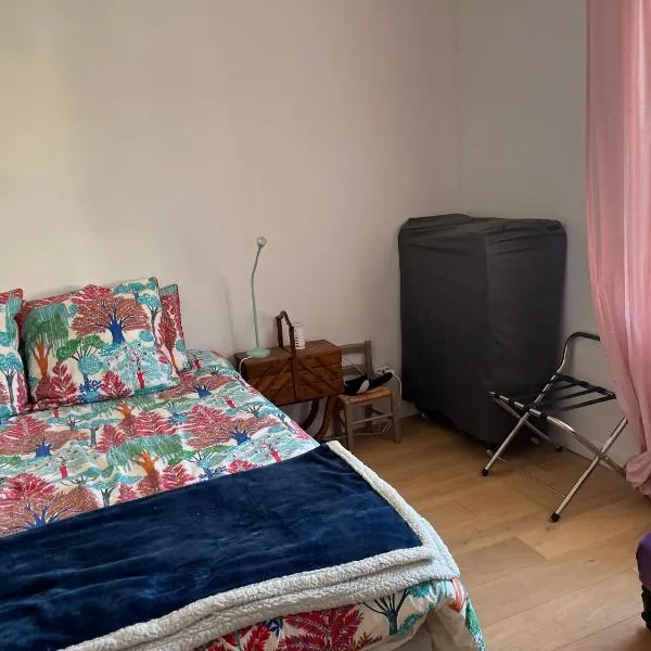 Amélia chambre climatisée, hotel din Saint-Rémy-lès-Chevreuse