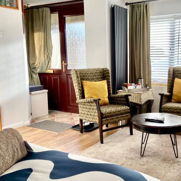 East Cliff Folkestone Guest Suite With Own Entrance, hotel v destinaci Folkestone