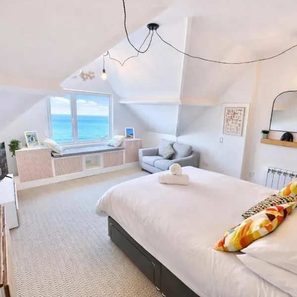 Pier View Retreat - 5 Mins Walk to Beach - Sea Views With Parking, hotel a Bournemouth