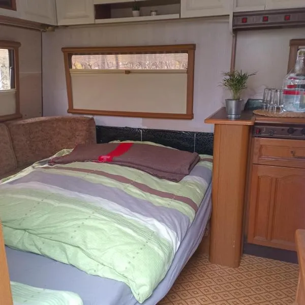 Moving Inn 2 - Retro Übernachten im Wohnwagen, hotel a Norimberga