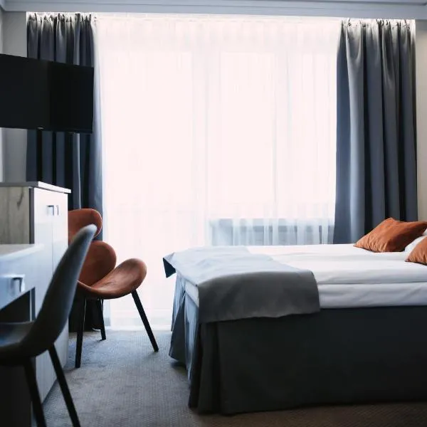 Hotel Cristal Park, хотел в Тарнов