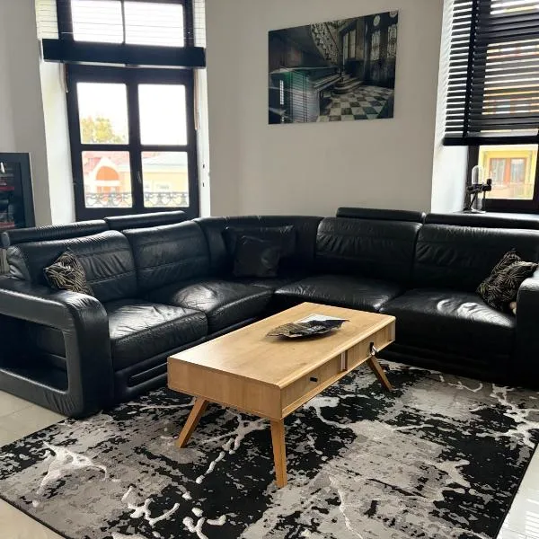 Apartamenty Łuczkowskiego z widokiem na Studnię 1 102m2، فندق في تشيلم