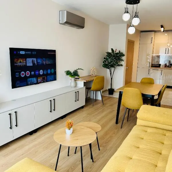 Elegant Stay 1-Bedroom Apartment in St St Constantine and Helena, Free Parking, hotel i Skt. Konstantin & Helena