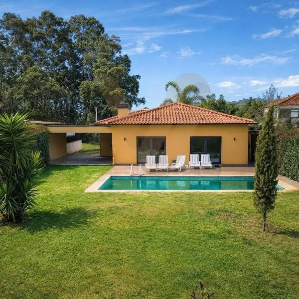 Stunning Villa with Pool and Garden, hotel u gradu Ponte de Lima