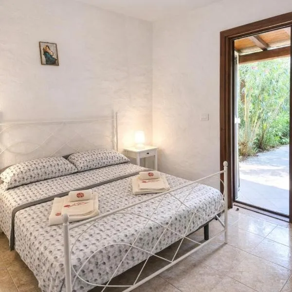 Mores' Home -Shared Pool-, hôtel à Sole Ruiu