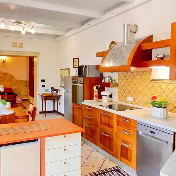 Splendido appartamento tra mare e storia, Hotel in Sorso