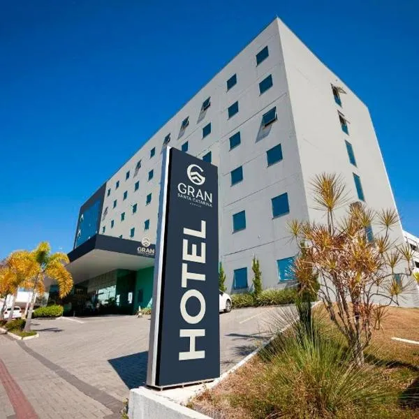 Hotel Gran Santa Catarina، فندق في إندايال