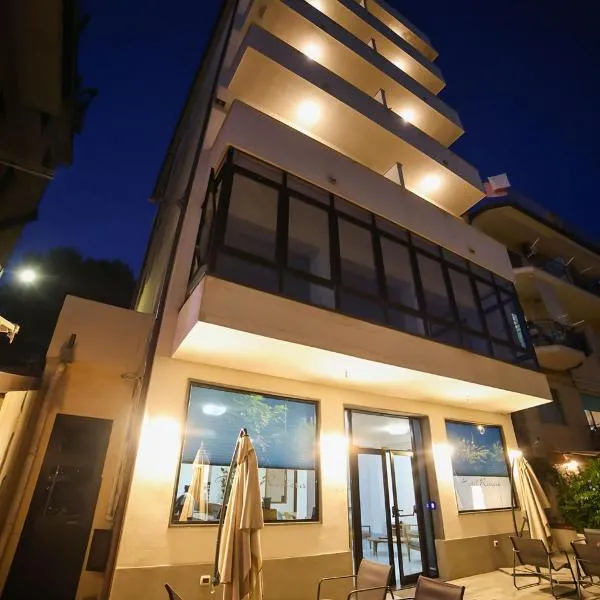 Hotel Riviera, отель в городе Пишотта