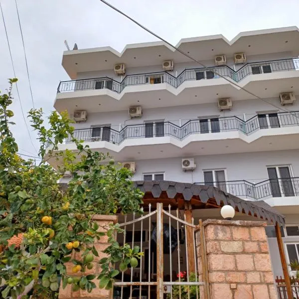 ARILEO ROOMs, hotel em Himare