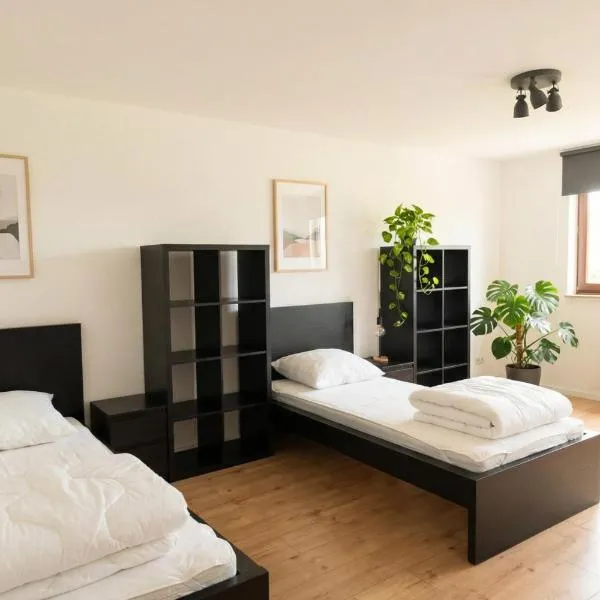 L21-Apartment Geilenkirchen OT Teveren, 3 Zimmer, 6 Betten, Standardisierte Ausstattung, ideal für Reisende, Pendler, Familien, hotel i Geilenkirchen