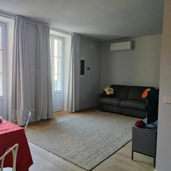Blulago - Charming apartment in the heart of Como, מלון בקומו