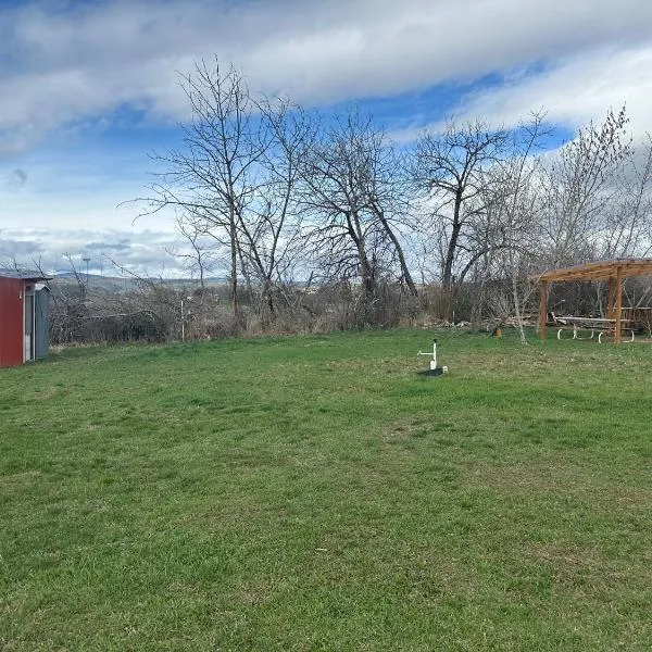 Infidel Acres Motorcycle & Adventure Rig Camp, hotel en Cowiche