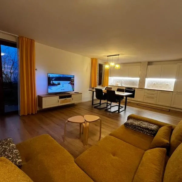 Rumena hiša, hotel en Trnovo