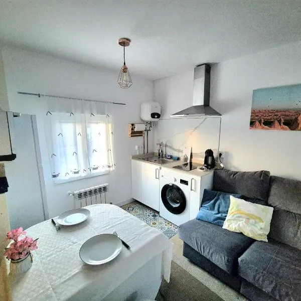 Apartamento en planta superior con entrada independiente Tresdiva, hotel El Astilleróban