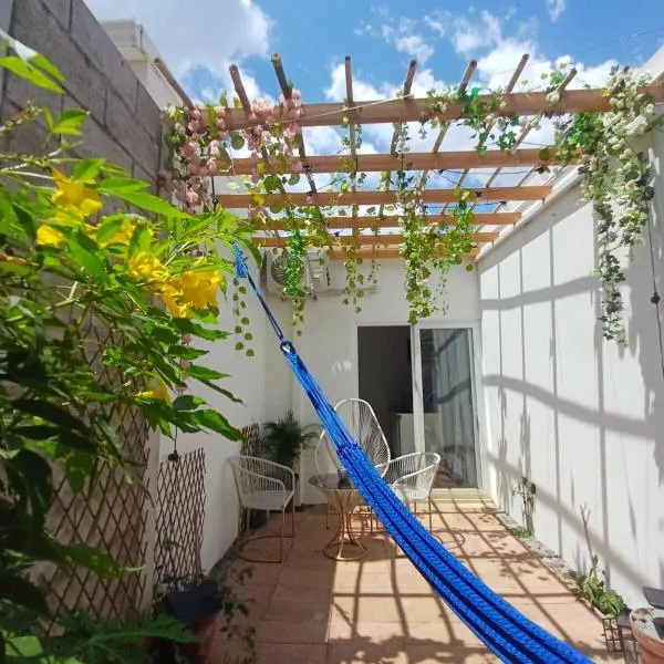 5 Min to Hot Springs Family Home with Hammock, hotel v destinaci Ahuachapán