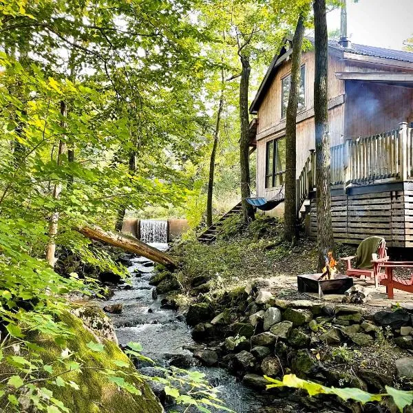 Le 14 Chalets Howard - Spa-Shower-Hammock-Bromont, hotel em Bromont