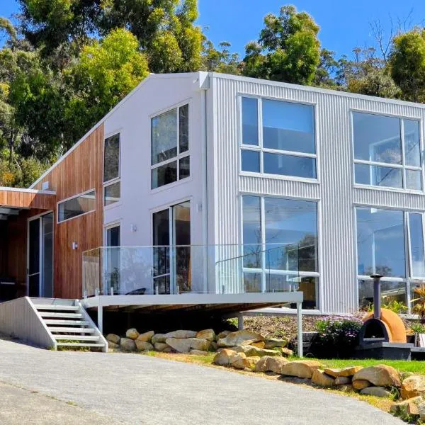 Tasman Tides - Architecturally-designed holiday home, hotel v destinaci Eaglehawk Neck